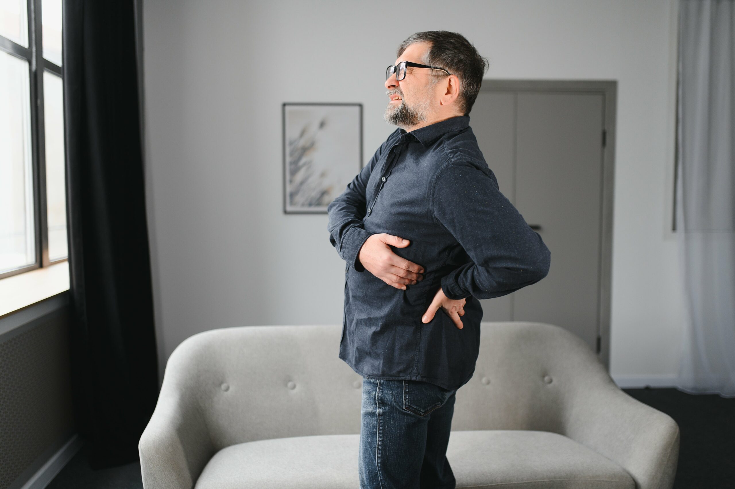 dolor lumbar y cadera irradiado a las piernas